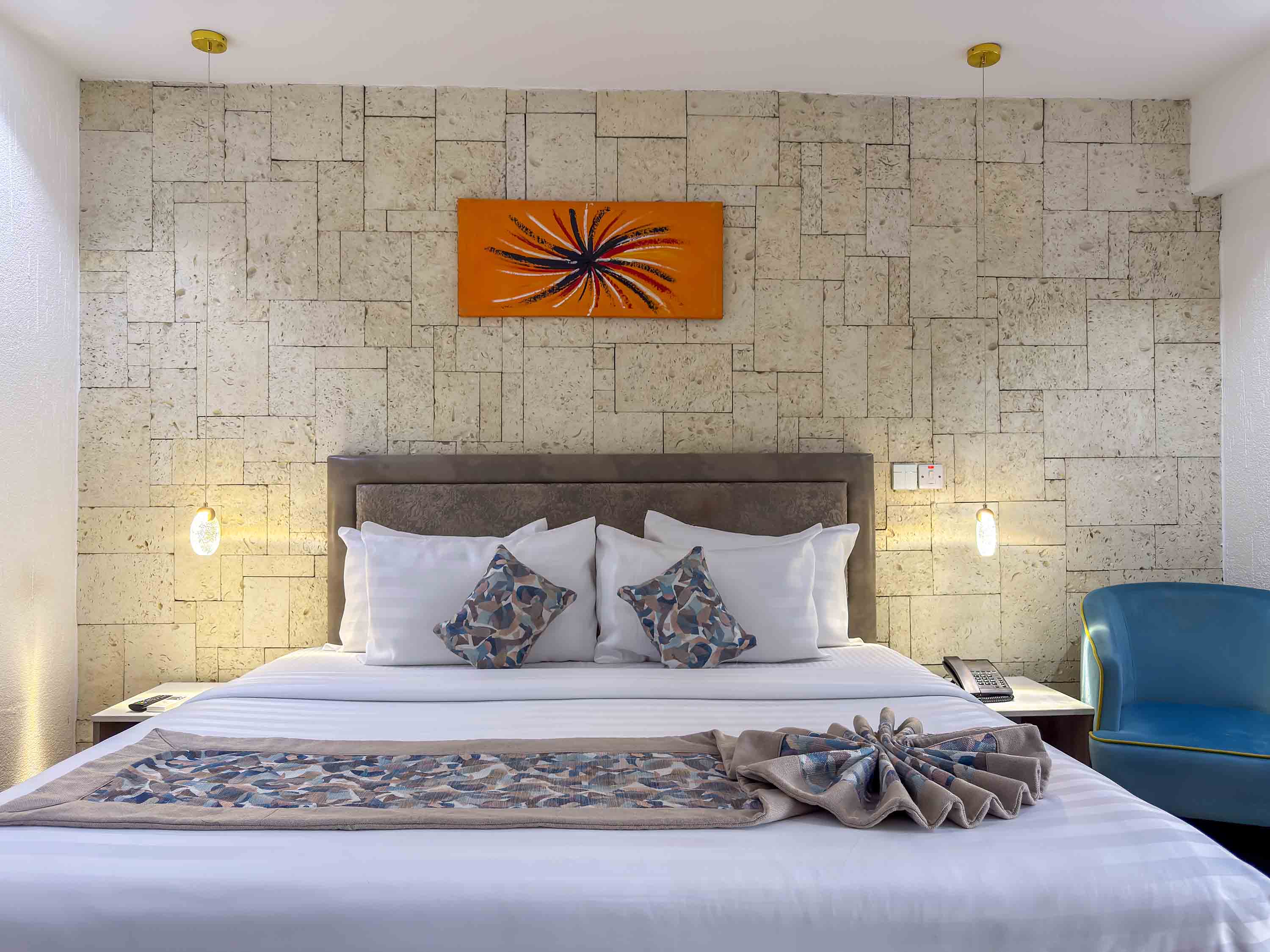 ADJOINING ROOM - Image 2